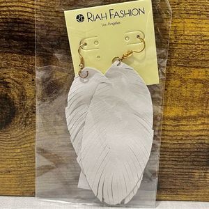 WHITE FEATHER DANGLING EARRINGS